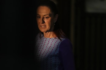 La presidenta Claudia Sheinbaum durante su llegada a Palacio Nacional este jueves 30 de abril. (Crédito: AP)
