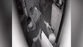 Entraron a robar a una casa en González Catán, atacaron al dueño con un martillo y encerraron a su pareja y su hijo de 4 años
