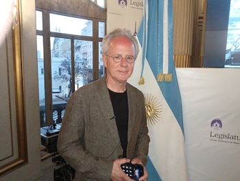 Horacio Pagani posa para Infobae