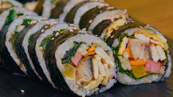 Esta serie documental explora el