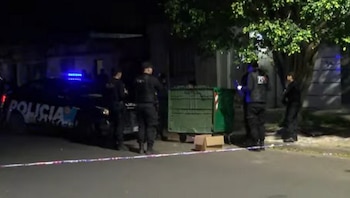 La Policía y la PDI trabajaron en Saavedra al 2800 tras el hallazgo registrado este jueves por la tarde (Fuente: Rosario3)
