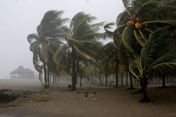 La nubosidad asociada al sistema tropical provocará un descenso de temperaturas en Honduras REUTERS / Jorge Cabrera / Foto de archivo