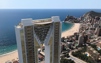 En la parte superior está