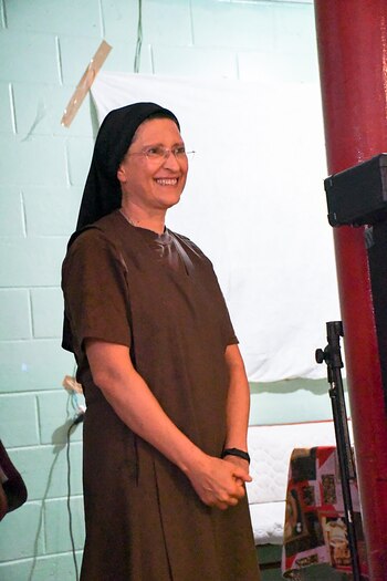 La hermana Mónica es monja