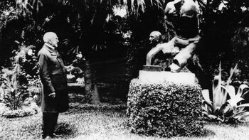 El doctor Carlos Delcasse frente