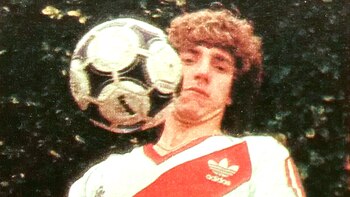 Siviski tras firmar el contrato,