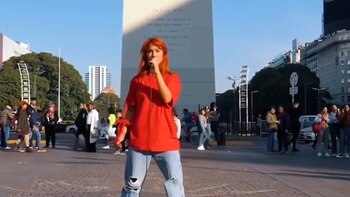 Varias personas se detuvieron a