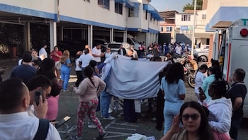 En medio del terremoto, una mujer dio a luz durante la evacuación de un hospital en Cali: así fue el inesperado parto