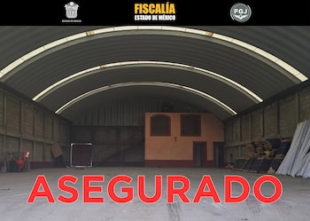 Confiscan casi un millón de pesos en autos y mercancía robada en una bodega en Cuautitlán Izcalli. FGJEM