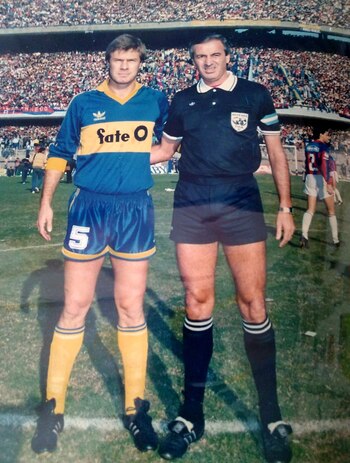 Juan Carlos Loustau junto a