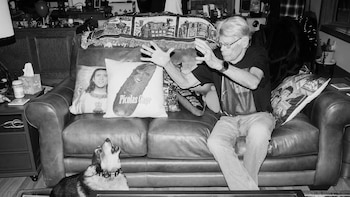 Mike Flanagan, el director que idolatra a Stephen King desde quinto grado, reimagina “Carrie” con ciberacoso, simulacros de tiroteo y el visto bueno del propio autor