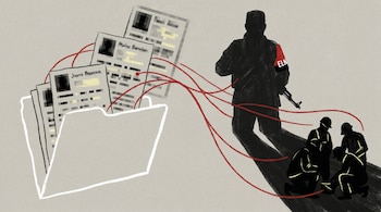 Ilustración de una carpeta abierta con documentos que se conectan con líneas rojas a una figura armada del ELN, que proyecta sombra sobre trabajadores.