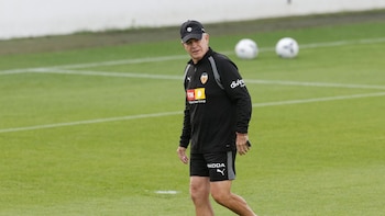 Javier Aguirre descarta milagros: Valencia sigue sin ganar en LaLiga
