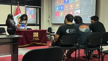 Según la Fiscalía, uno de los agentes se comunicó con la pareja de una mujer intervenida para solicitarle dinero a cambio de evitar la detención de ella y su padre.