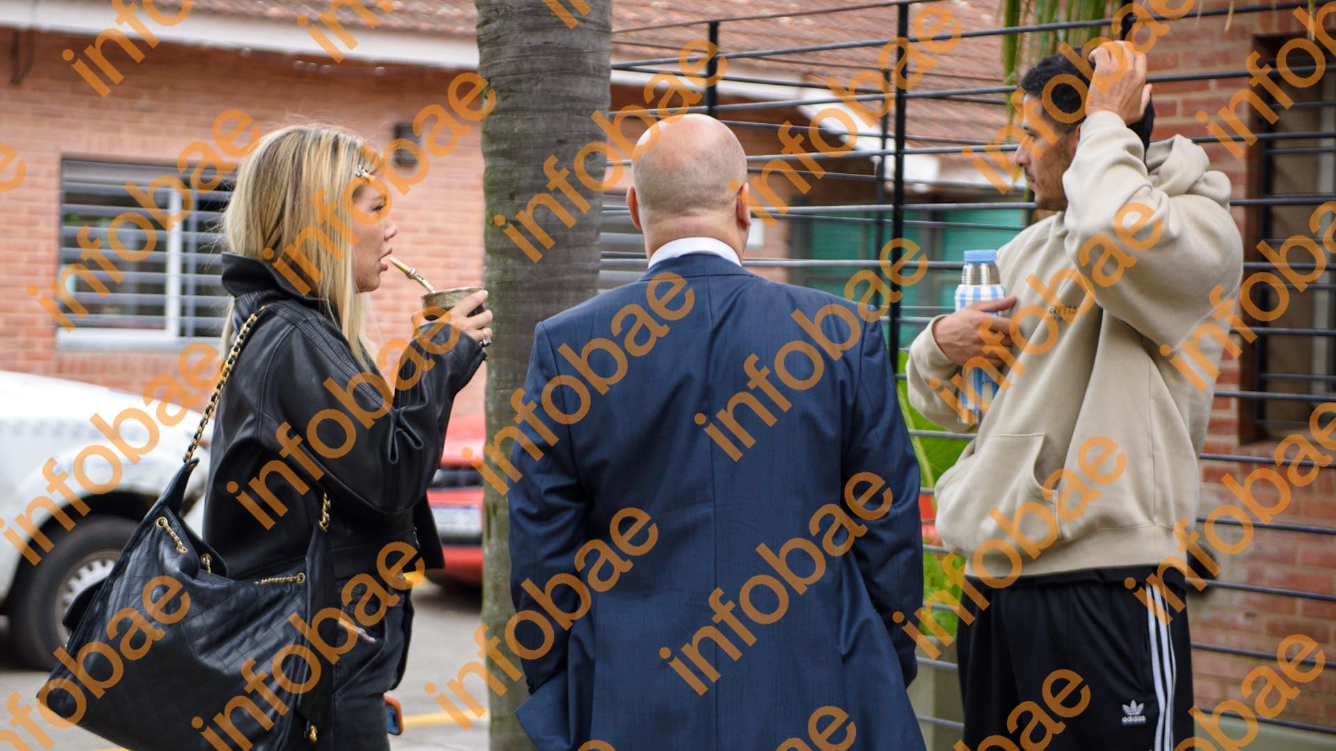 A la espera de la apertura de la fiscalía, Wanda se quedó junto a su pareja y letrado