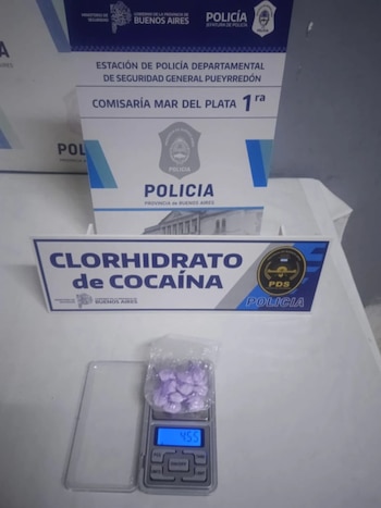 Entre las pertenencias de la víctima encontraron 12 envoltorios con 4,55 gramos de cocaína (Gentileza)