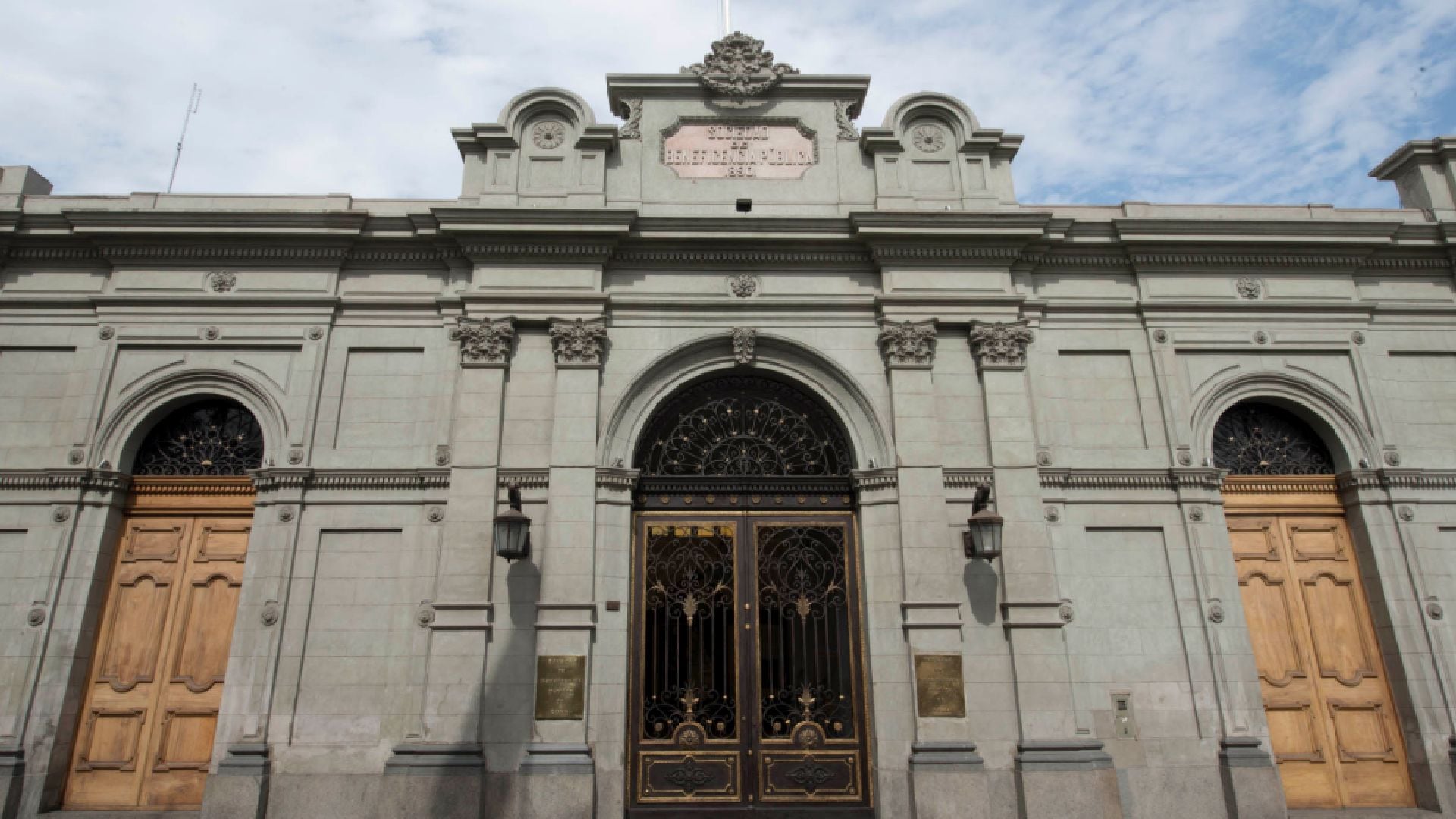 Desde 1834, la Sociedad de Beneficencia de Lima ha sido eje de la solidaridad limeña, gestionando salud, comedores, patrimonio y ayuda directa a los sectores más vulnerables. (Sociedad de Beneficencia de Lima)