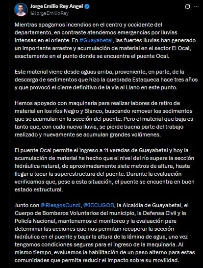 La Gobernación de Cundinamarca desplegó maquinaria en los ríos Negro y Blanco para retirar sedimentos y recuperar la capacidad hidráulica en Guayabetal - crédito @JorgeEmilioRey / X