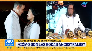 Imagen dividida. A la izquierda, Mark Vito y Leslie Echevarría se miran en una boda nocturna. A la derecha, un hombre con calaveras y sombreros