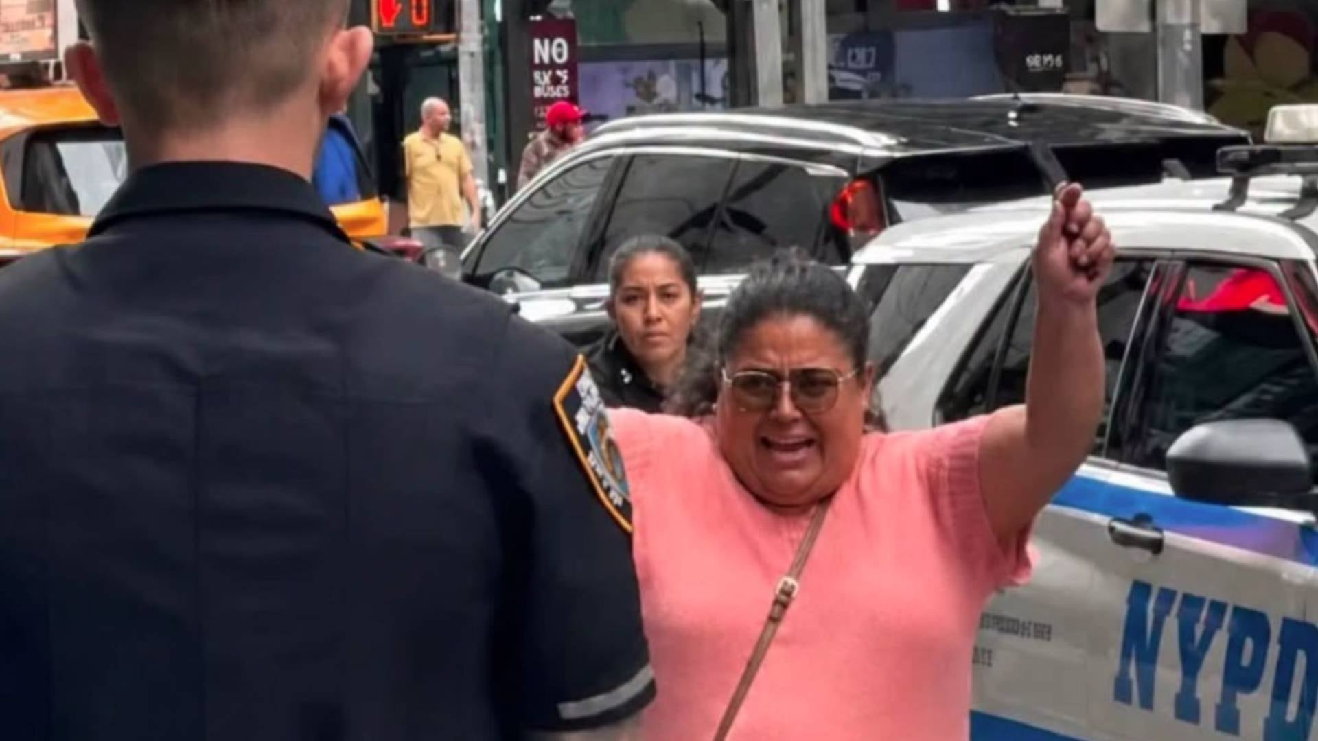 El hermano de Pamela Cisneros dijo que nunca la había visto actuar con violencia y señaló que su salud mental había mostrado mejoría en los últimos años. (@Anxiousvids)