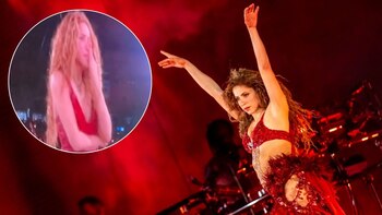 Shakira llora durante su tercera