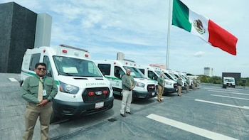 IMSS entrega 8 ambulancias en Puebla: Zoé Robledo anuncia más inversiones para el estado