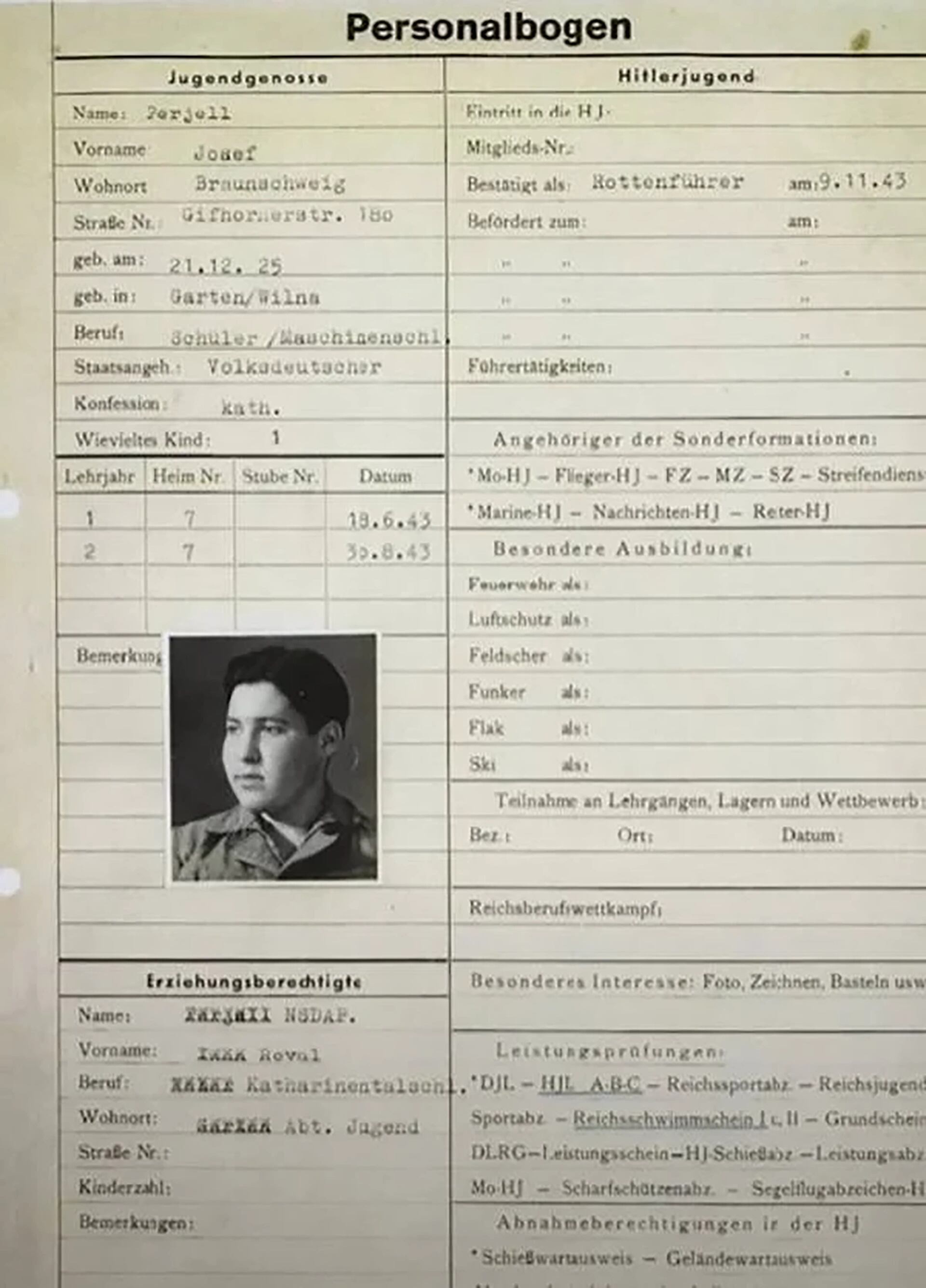 La ficha de inscripción de Solomon Perel al nazismo (Museo del Holocausto de Berlín)