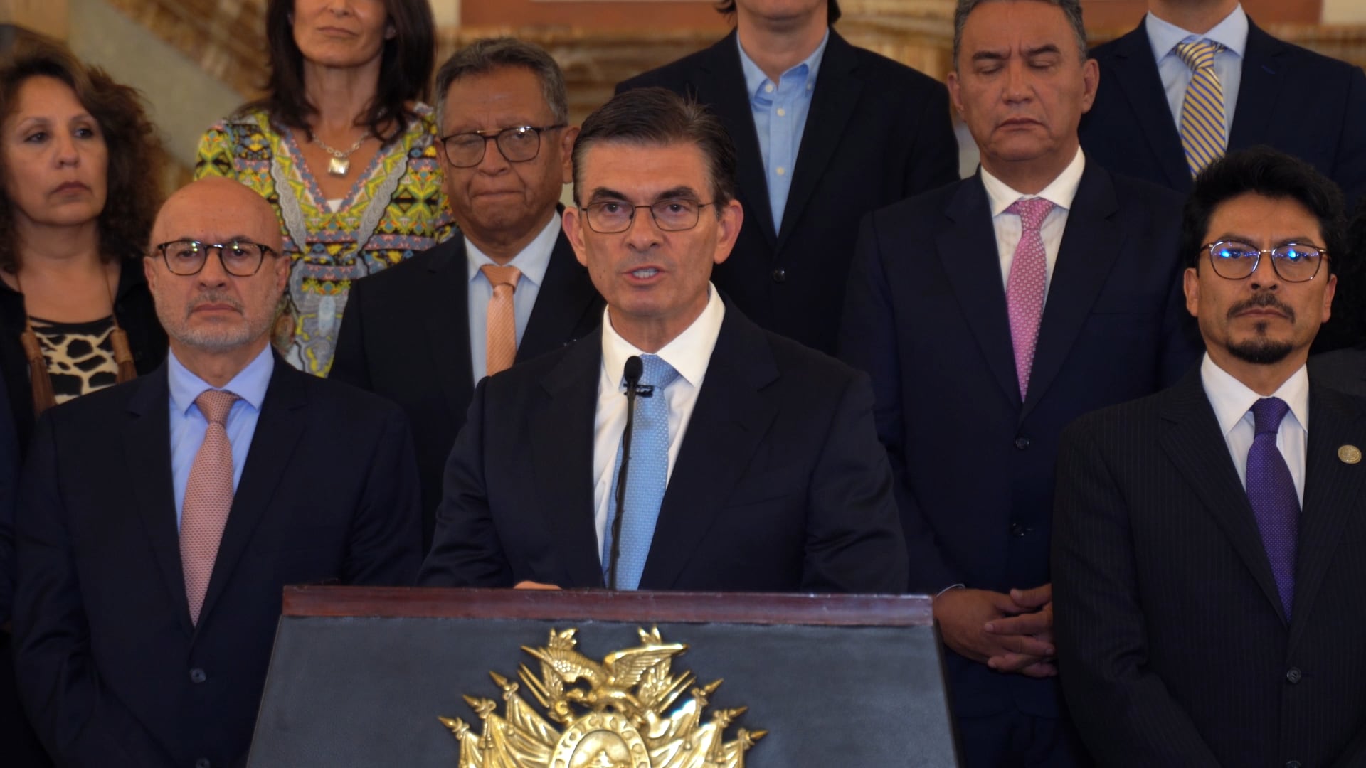 Rodrigo Paz y su gabinete de ministros en el anuncio del Decreto Supremo 5503 en el Palacio de Gobierno. La Paz, Bolivia (17 de diciembre de 2025)