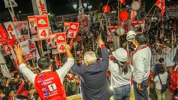 El plan de gobierno de Alfonso López Chau incluye iniciativas para mejorar la calidad educativa, ampliar el acceso a servicios de salud y promover el bienestar social|