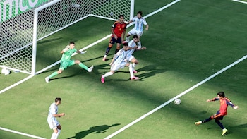 El partido entre España y Argentina de la final del Mundial 2026 (EFE/EPA/RONALD WITTEK)