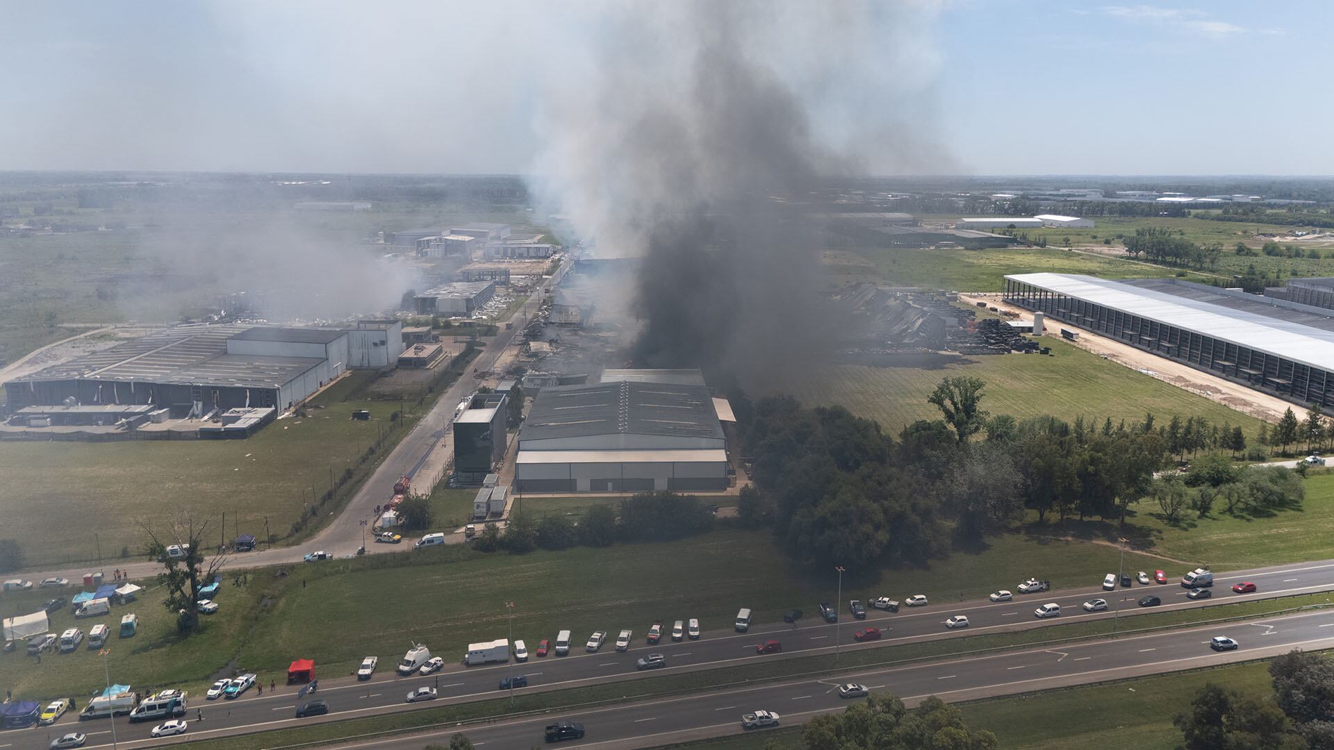 Las autoridades trabajan para determinar el origen del incendio