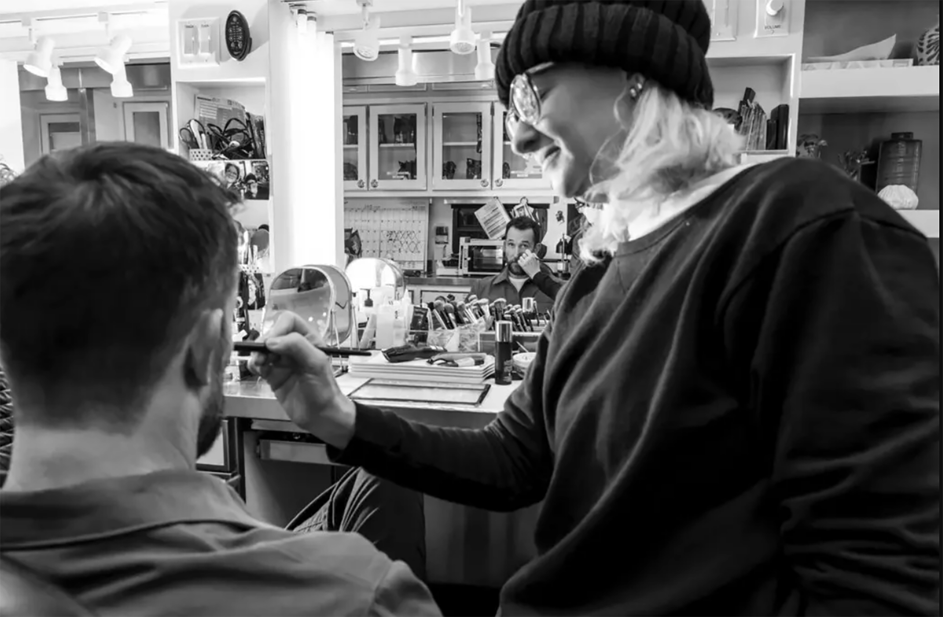 Wyle quería entender cómo se sentía realmente estar de pie durante 15 horas seguidas, así que lo hizo varias veces