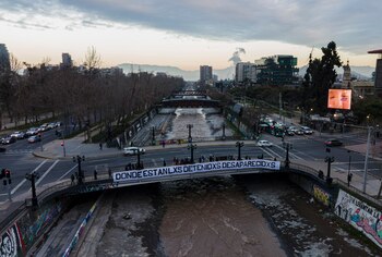 Una pancarta con la pregunta