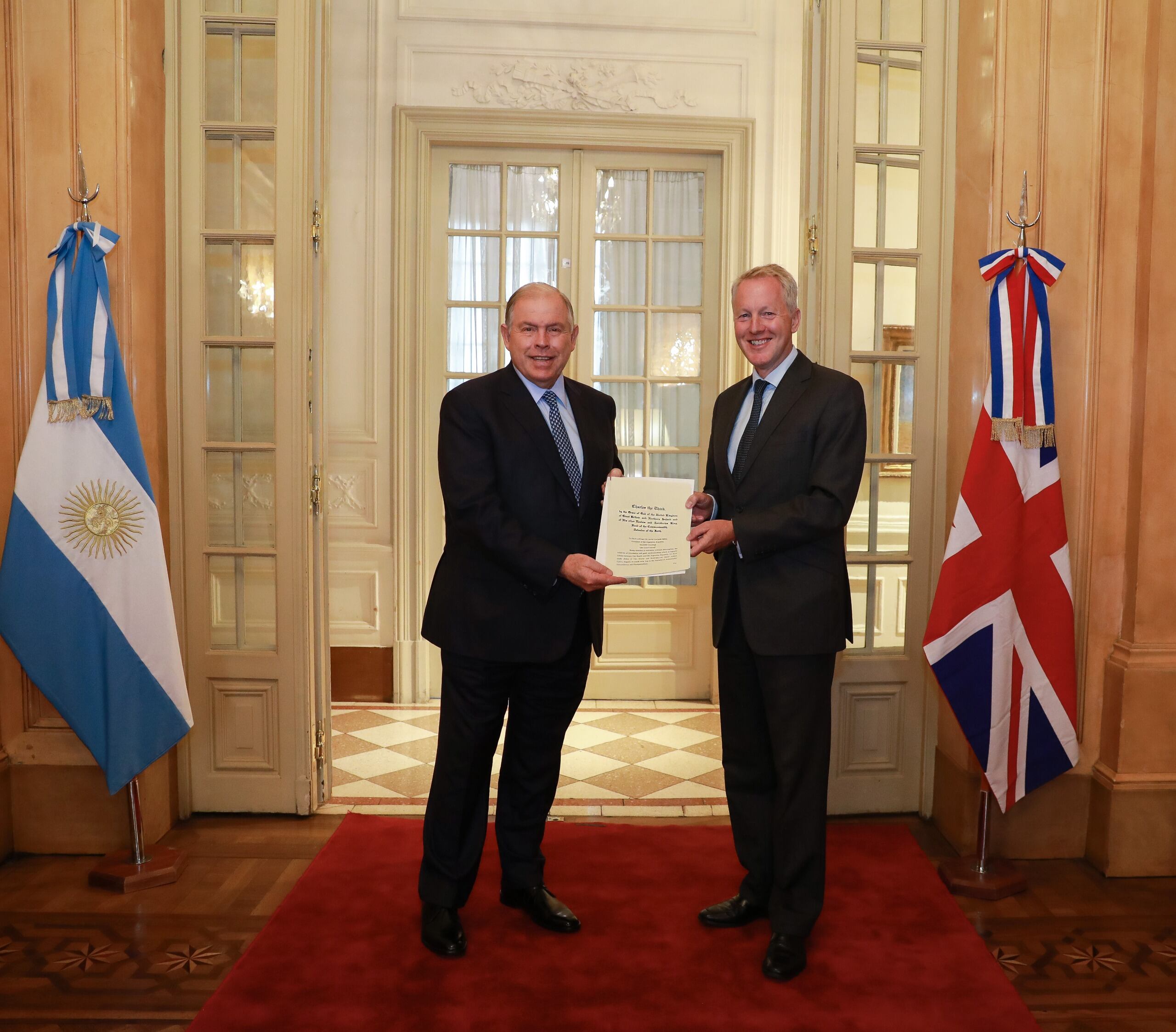 La designación de Cairns aporta a la relación bilateral un diplomático con amplia experiencia en asuntos internacionales, comercio y seguridad