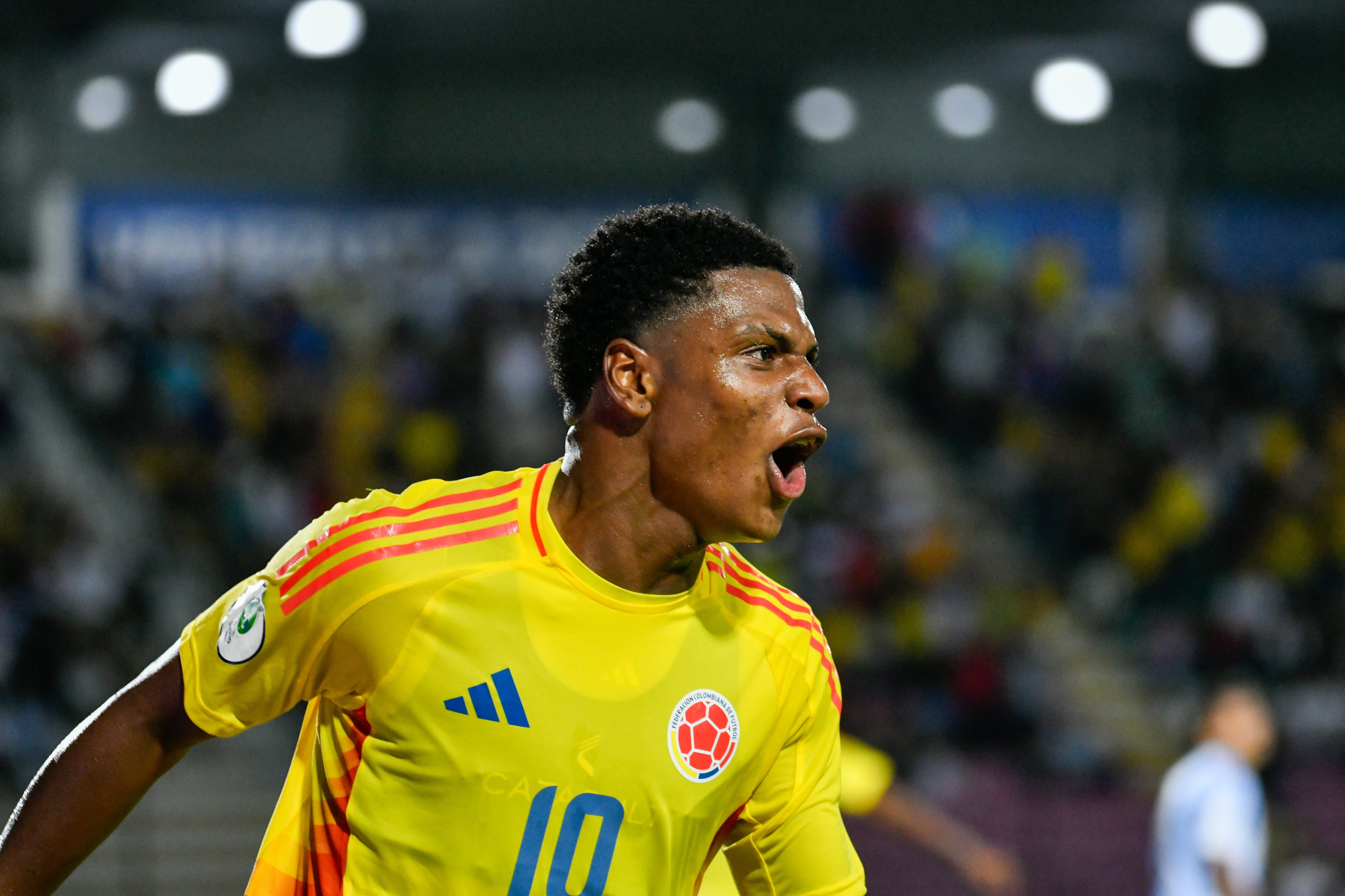 América hace oficial el fichaje de Óscar Perea