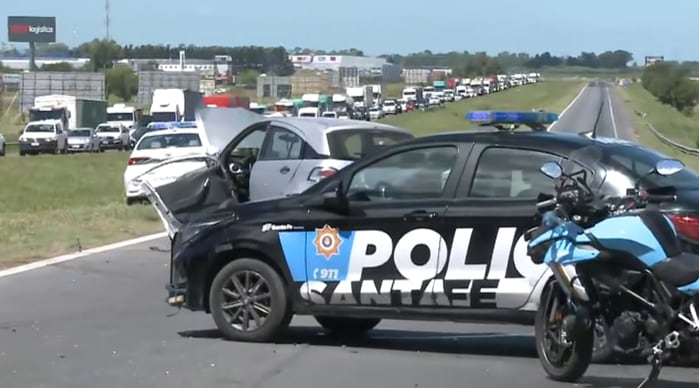La Agencia Provincial de Seguridad Vial dispuso desvíos por rutas alternativas, la circulación se normalizó cerca de las 14 (Fotos: captura de TV)