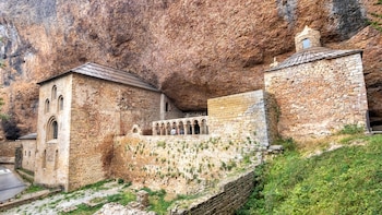 El Real Monasterio de San Juan de la Peña, en Huesca (Shutterstock).
