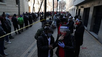 Legisladores oficialistas presionan a Sebastián