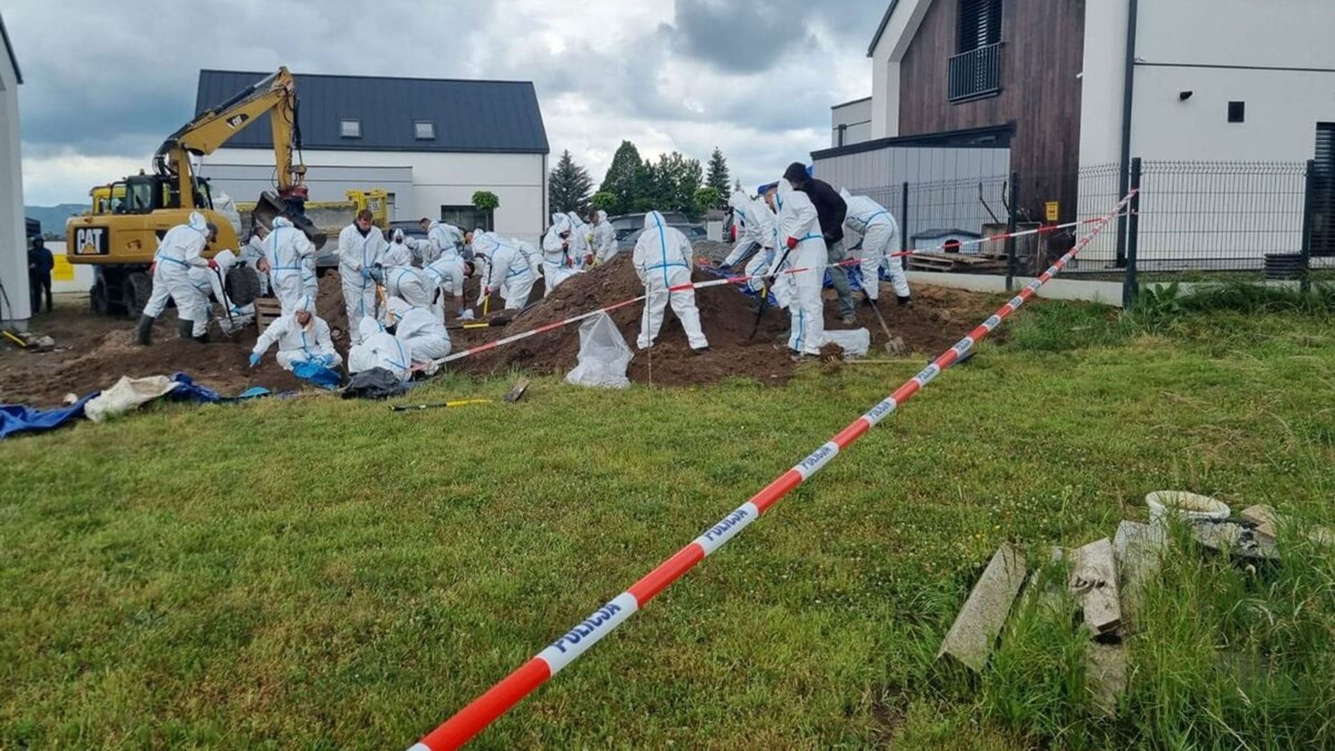 Hallazgo de 34 fetos en Polonia desata crisis judicial y arresto de una médica