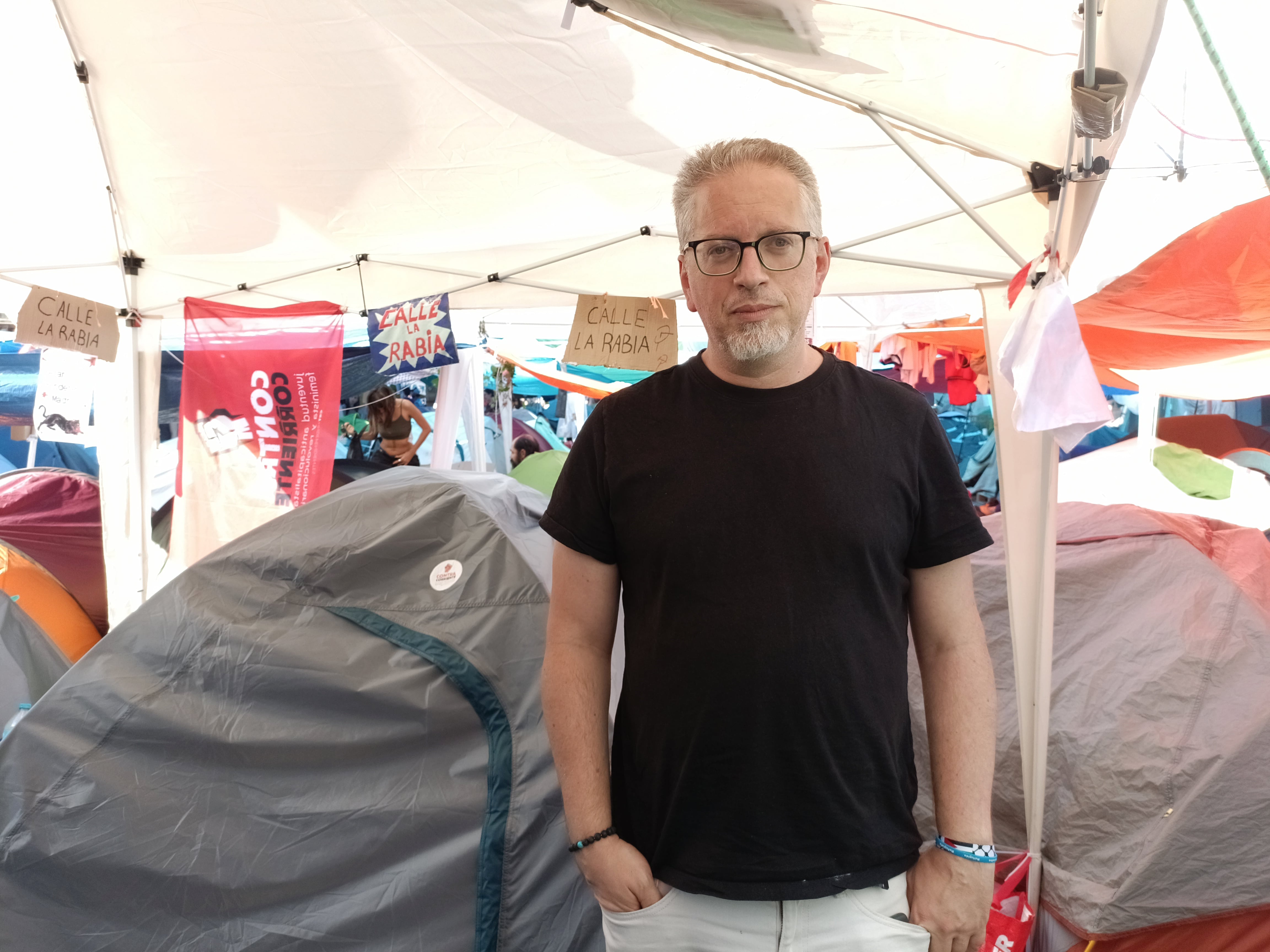 Nacho en la acampada de Sol en Madrid. (M.G.A. / Infobae)
