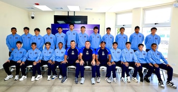 El Salvador conforma su plantel