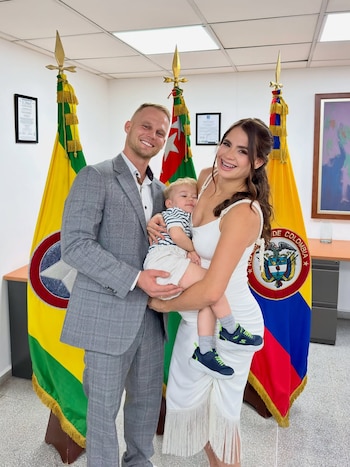 Wolf celebró el hecho junto a su esposa e hijo - crédito dominiccolombia / Instagram