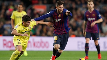 Cáseres persigue a Messi en