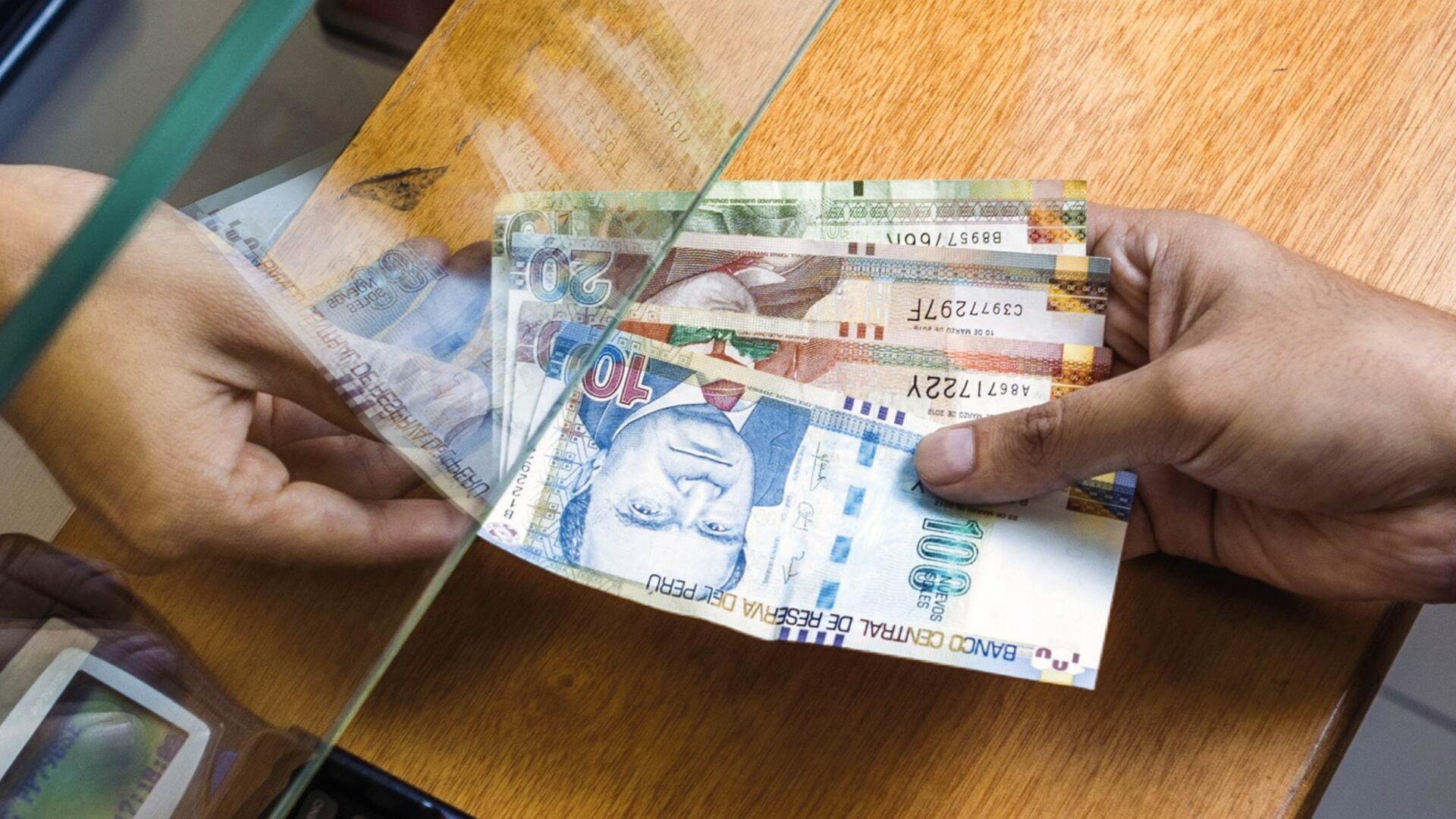 Invertir la gratificación en educación financiera y cursos especializados fortalece el perfil profesional de los jóvenes.