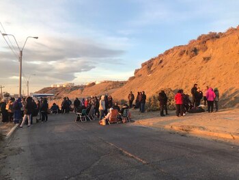Docentes en la playa de
