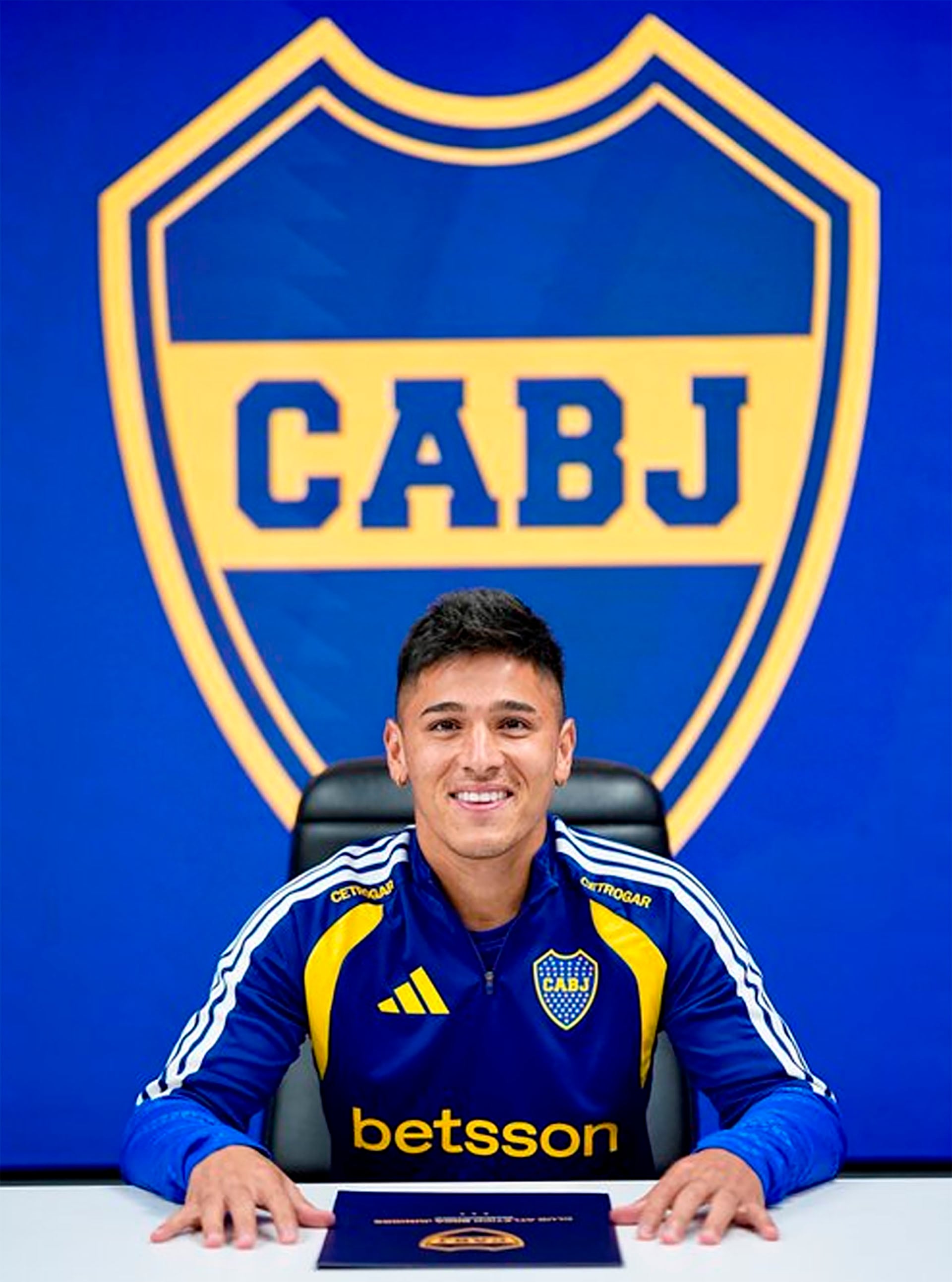 El lateral Leandro Lozano firmó contrato hasta diciembre del 2030 tras el pago de 3,5 millones de dólares a Argentinos Juniors
