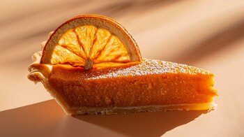 Tarta de camote decorada con