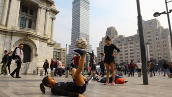 Hacer arte con un balón: