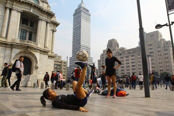 Karla Peña realiza un complicado