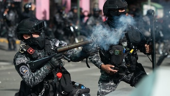 Las fuerzas de seguridad de Bolivia intentan desbloquear La Paz